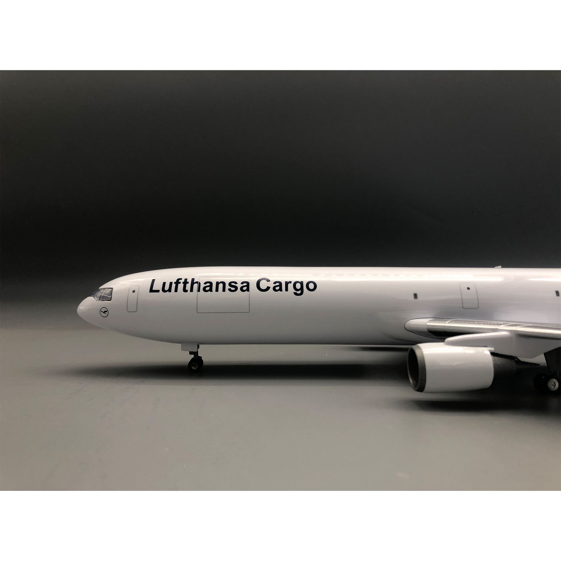 Lufthansa Cargo Md 11 Aircraft - Home Decor Simulator 评论和价格