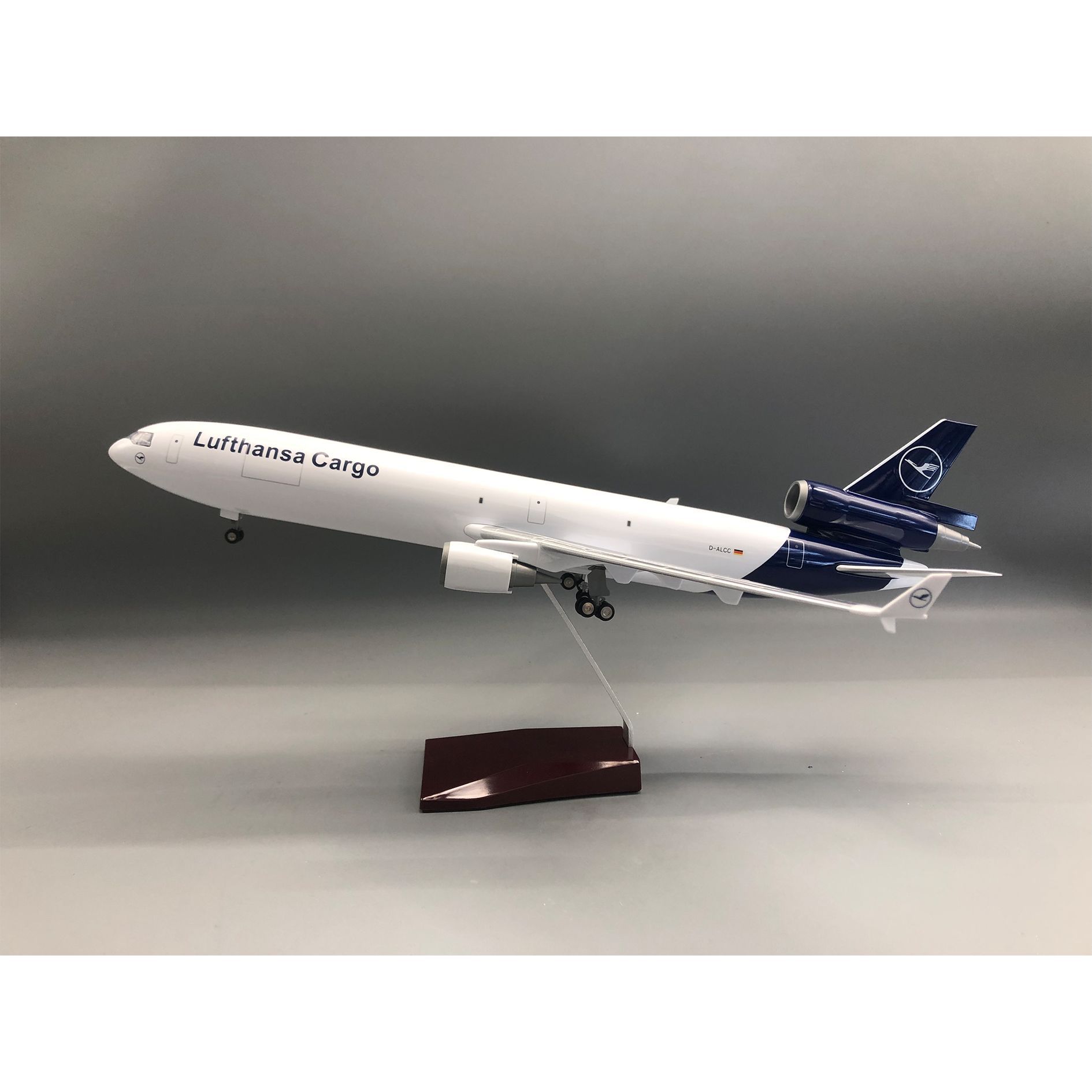 Lufthansa Cargo Md 11 Aircraft - Home Decor Simulator 评论和价格