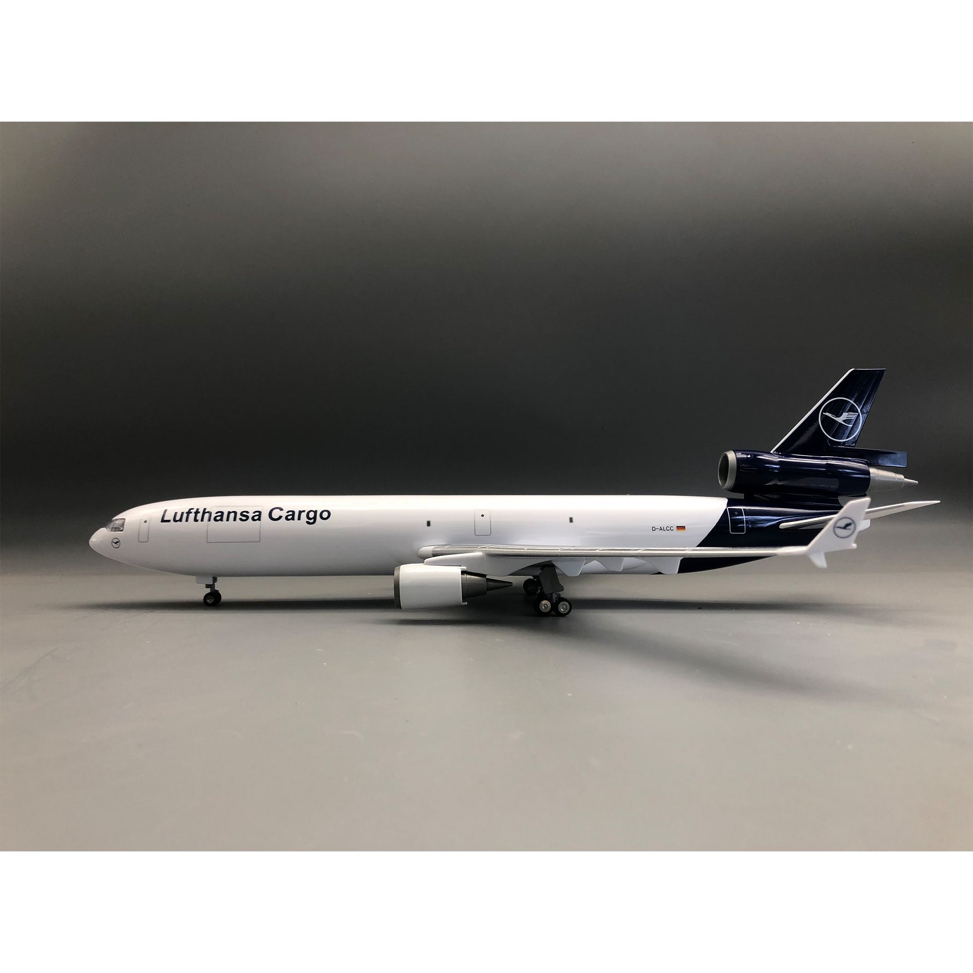 Lufthansa Cargo Md 11 Aircraft - Home Decor Simulator 评论和价格